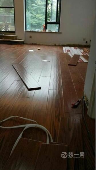 木地板安装过程